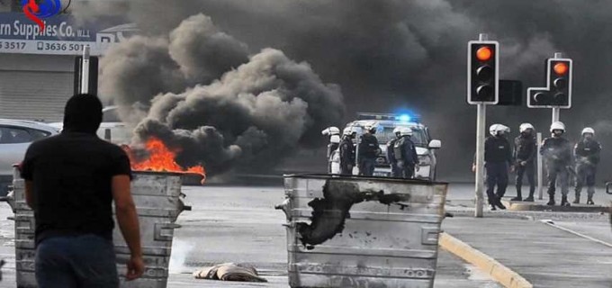 Des photos.. Des affrontements entre les jeunes et les forces de sécurité du Bahreïn à l’ouest de Manama