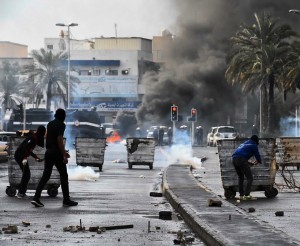 Des photos.. Des affrontements entre les jeunes et les forces de sécurité du Bahreïn à l'ouest de Manama 3