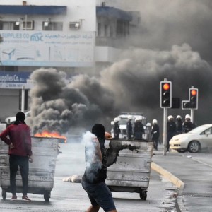 Des photos.. Des affrontements entre les jeunes et les forces de sécurité du Bahreïn à l'ouest de Manama 5