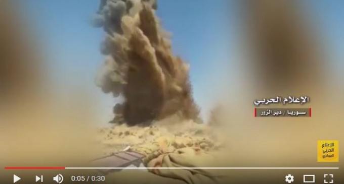 [Vidéo] | L’Armée Arabe Syrienne détruit un réseau de terriers des terroristes de Daesh à Deir Zor..
