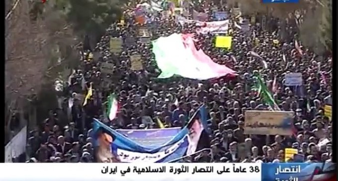 VIDEO: Les iraniens sortent par millions pour commémorer la Victoire de la Révolution en Iran, dans toutes les villes du pays