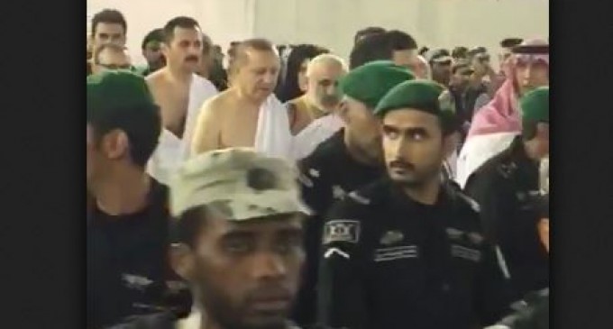Regardez toute une armée pour permettre au traître d’Ankara d’accomplir la Omra !!!