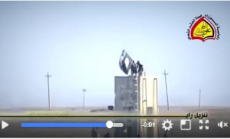 Regardez comment les forces de la Mobilisation populaire font tomber les drapeaux de Daesh au Nord de l’Irak