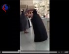 Un Musulman attaque la famille maudite des Al-Saoud dans la mosquée du Prophète (P) à Médine.