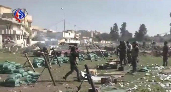 [Vidéo] | Intense bombardement au mortier sur les bastions de Daesh à Mossoul