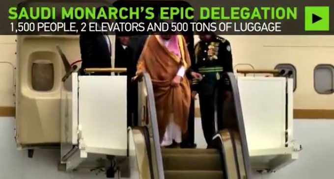 [Vidéo] | A la suite du tyran d’Arabie saoudite: 1 000 personnes et 460 tonnes de bagages pour un mois de déplacements diplomatiques en Asie, le roi Salmane prend ses précautions !!!