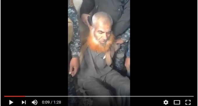[Vidéo] | présentation devant les médias mondiaux du prisonnier cousin d’Abou Bakr Al-Bagdadi, et responsable de la prison de Badouch – Naynawa (Irak)