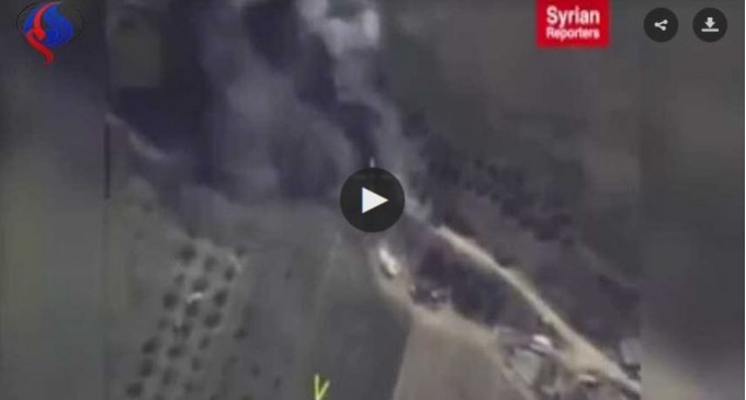 Regardez la vidéo.. Les avions russes rasent les positions des terroristes salafistes en Syrie