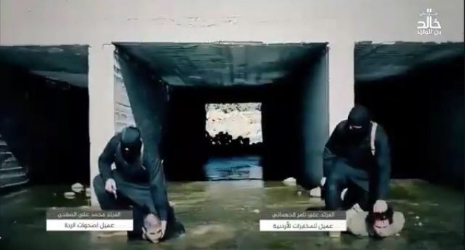 ATTENTION IMAGES CHOQUANTES : Un enfant daeshien de 6 ans égorge 2 syriens