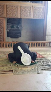 le Grand Mufti de Syrie, Cheikh Hassoun prie dans la mosquée des Omeyyades à Alep....3