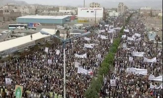 Des centaines de milliers de yéménites sont descendus dans les rues en disant « non au terrorisme américain »