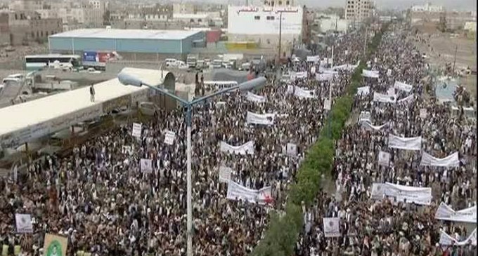 Des centaines de milliers de yéménites sont descendus dans les rues en disant « non au terrorisme américain »