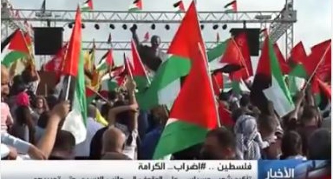 [VIDEO] Des milliers de Palestiniens manifestent à Ramallah en solidarité avec la grève de la faim des prisonniers