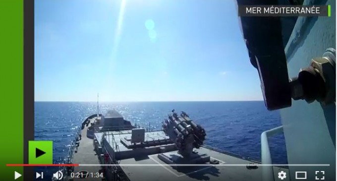 [VIDÉO] les navires russes bombardent Daesh avec des missiles de croisière près de Palmyre