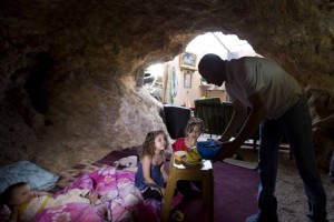 Est-ce que vous êtes déjà demandé où de nombreuses familles palestiniennes allaient lorsqu'on leur volait leur maison...2