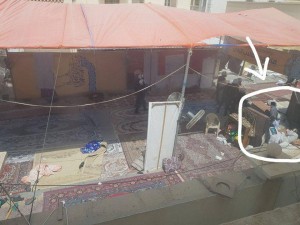 Les forces de l'ordre du Bahreïn et leurs mercenaires saoudiens paradent dans le village de Dira2