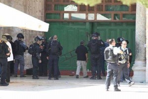 Aujourd'hui 23ème jours du mois de Ramadan, la Mosquée Sacrée d'Al-Aqsa est attaquée et occupée par l'armée israélienne1