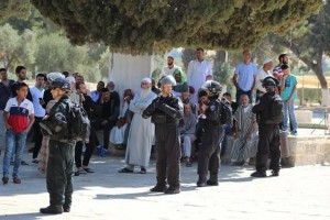 Aujourd'hui 23ème jours du mois de Ramadan, la Mosquée Sacrée d'Al-Aqsa est attaquée et occupée par l'armée israélienne2