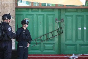 Aujourd'hui 23ème jours du mois de Ramadan, la Mosquée Sacrée d'Al-Aqsa est attaquée et occupée par l'armée israélienne3