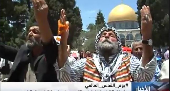 [Vidéo] | Des dizaines de milliers de palestiniens participent à la Journée Mondiale d’al-Qods à la mosquée Al-Aqsa