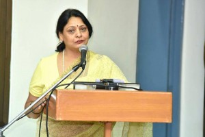 Des militants indiens animent une conférence contre la guerre au Yémen1