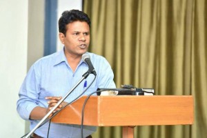 Des militants indiens animent une conférence contre la guerre au Yémen5