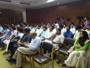 Des militants indiens animent une conférence contre la guerre au Yémen6