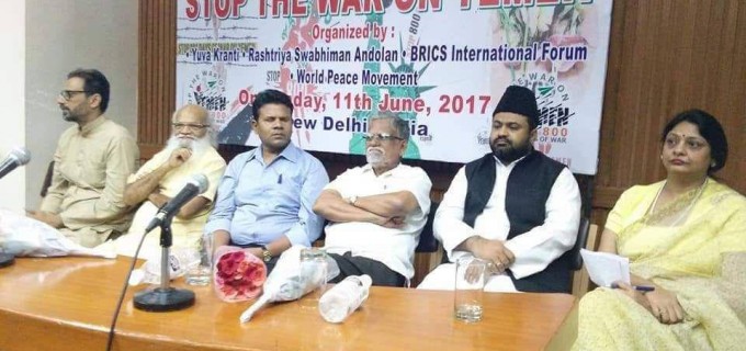 Des militants indiens animent une conférence contre la guerre au Yémen