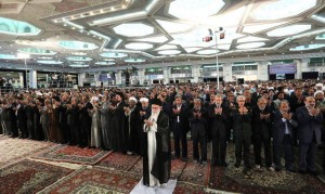 L'Ayatollah Khamenei préside la prière de l'Aïd Al Fitr à Téhéran1