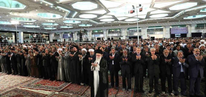 L’Ayatollah Khamenei préside la prière de l’Aïd Al Fitr à Téhéran