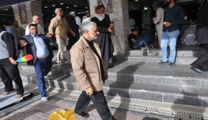 Le général iranien Qassam Soleymani visite le mausolée de l'Imam Hussein à Kerbala1