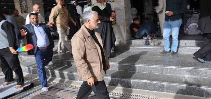Le général iranien Qassam Soleymani visite le mausolée de l’Imam Hussein à Kerbala