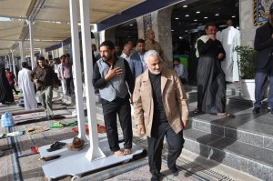 Le général iranien Qassam Soleymani visite le mausolée de l'Imam Hussein à Kerbala5