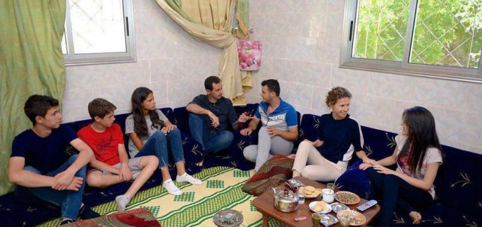 Pendant que les médias occidentaux et arabes nous font croire que Bachar el-Assad est cloîtré dans son Palais…