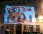 Projections lumineuses sur le mur de l’ambassade saoudienne à Londres pour demander l’arrêt des bombardements sur le Yémen
