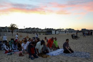Voici quelques belles images de la prière de l’Aïd-al-fitr dans le monde12