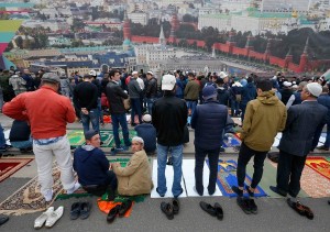 Voici quelques belles images de la prière de l’Aïd-al-fitr dans le monde20