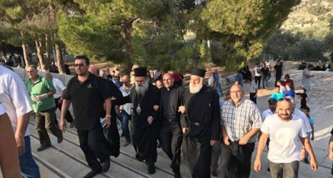 Unis : Chrétiens et Musulmans célèbrent la défaite d’Israël à la bataille de la mosquée Al-Aqsa alors qu’Israël est contraint de ré-ouvrir les portes