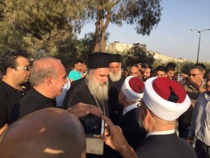 Chrétiens et Musulmans célèbrent la défaite d'Israël à la bataille de la mosquée Al-Aqsa alors qu'Israël est contraint de ré-ouvrir les portes2