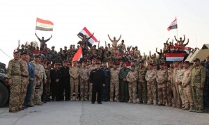 Le Premier Ministre Irakien Heydar Abadi lève le drapeau irakien dans le ciel de Mossoul et a annoncé la libération totale de Mossoul3