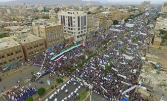 des milliers de yéménites sont sortis pour soutenir les Palestiniens