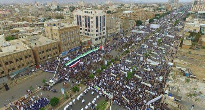 des milliers de yéménites sont sortis pour soutenir les Palestiniens
