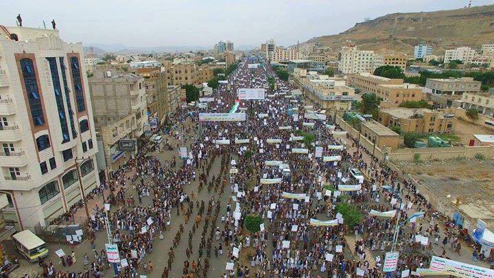 Malgré les bombardements saoudiens, des milliers de yéménites sont sortis dans les rues de Sanaa pour apporter leur soutien au Peuple palestinien et à la mosquée d'Al Aqsa3
