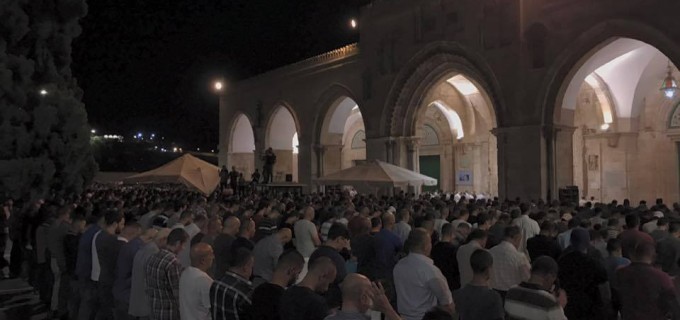 Voici des images MAGNIFIQUES de la prière du Isha hier à la mosquée d’Al Aqsa