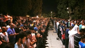 Voici des images MAGNIFIQUES de la prière du Isha hier à la mosquée d'Al Aqsa3