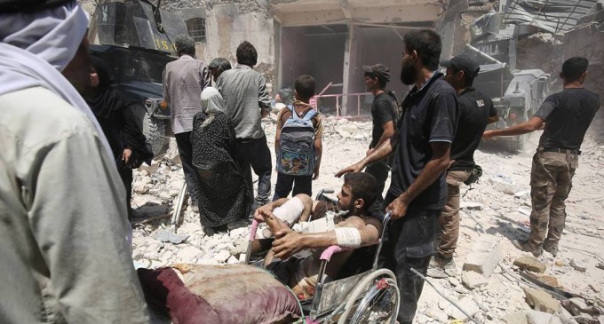 Voici quelques images de la libération de Mossoul  La guerre n’a pas été facile pour les guerriers guerriers, ils sortent les gens piégés dans les quartiers restants de Mossoul