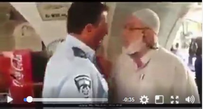 Regardez ce courageux vieil homme palestinien qui crie face aux occupants : « je suis prêt à sacrifier ma vie pour la mosquée d’ Aqsa »