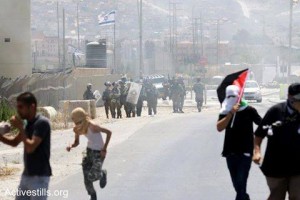 les palestiniens organisent des manifestations dans plusieurs villes de Cisjordanie, à l'appui de la récente vague de protestation à Al Aqsa. Les photos sont de la région de Naplouse1