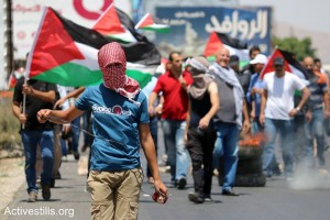 les palestiniens organisent des manifestations dans plusieurs villes de Cisjordanie, à l'appui de la récente vague de protestation à Al Aqsa. Les photos sont de la région de Naplouse2
