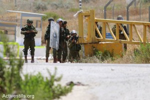 les palestiniens organisent des manifestations dans plusieurs villes de Cisjordanie, à l'appui de la récente vague de protestation à Al Aqsa. Les photos sont de la région de Naplouse3